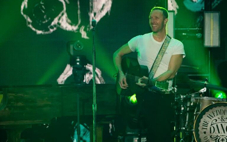 chris martin in coldplay